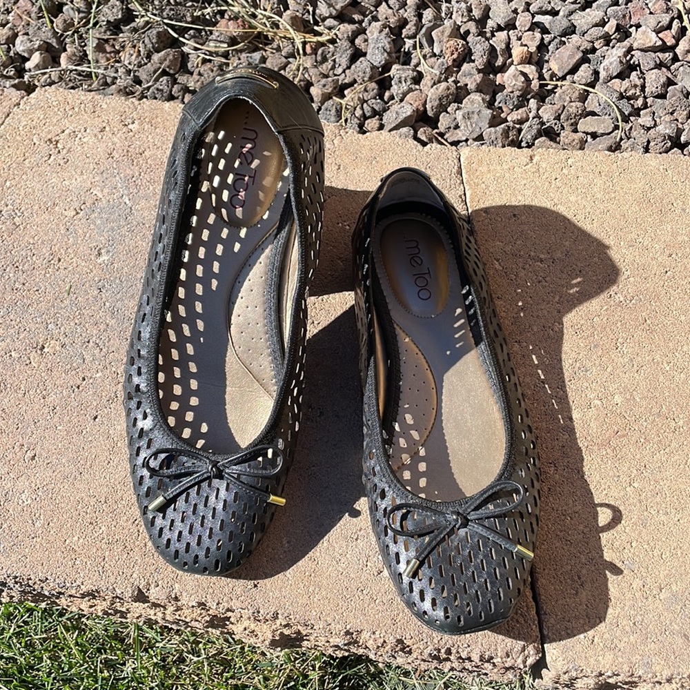 Me Too slip ons size 9 - Picture 3 of 7